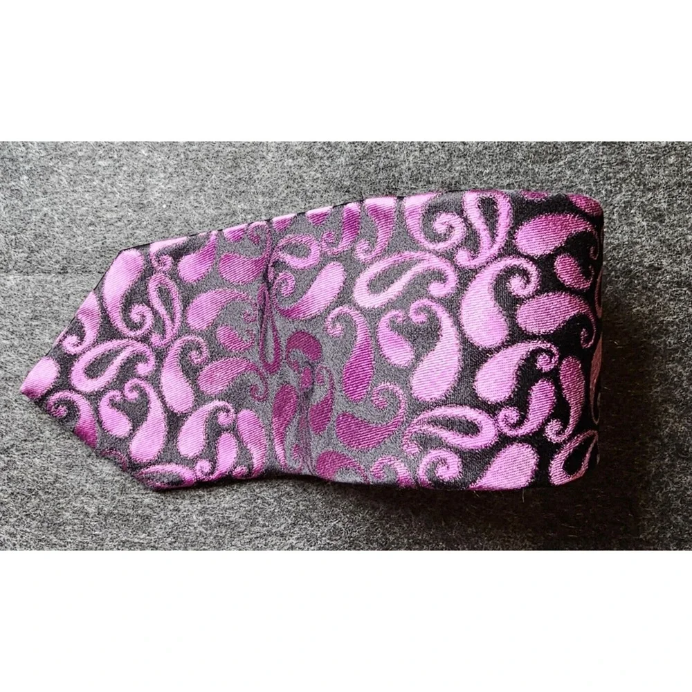 Ted Baker Tie 100% Italian Silk Paisley Purple Designer London Luxury USA 60
